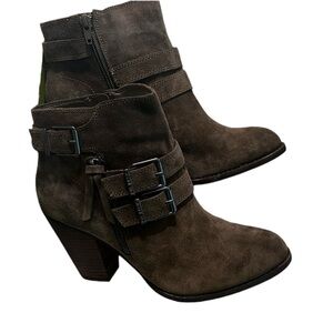 Gianni Bini brown Westonn NWT booties 9